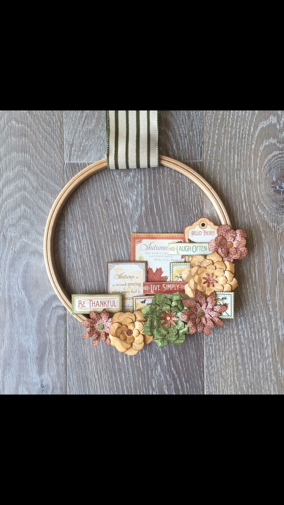 Whether you like a more rustic or a more simple look for your wreath, you are ready to welcome Autumn with your fun and easy new home decor piece!