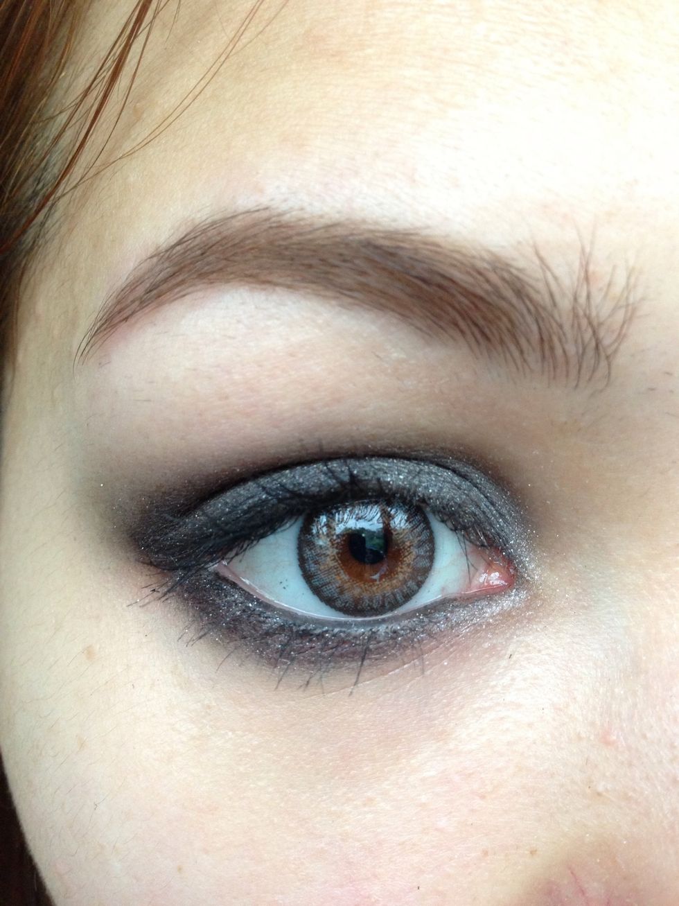 Which creates a neutral toned shimmery eye.