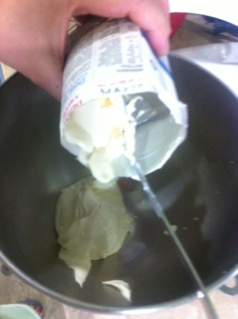 While diluting the gellatin, put the whip cream in the cold mixing bowl.