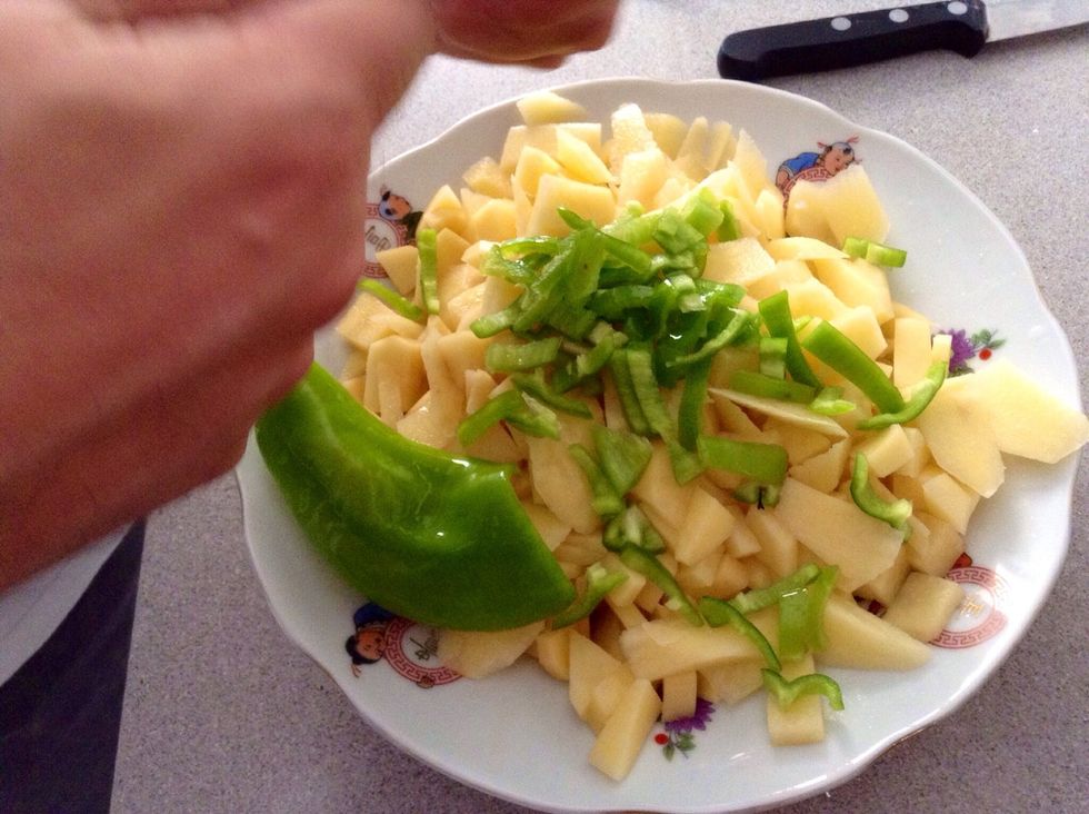 While olive oil is heated, cut green peppers (& onion) in slices.