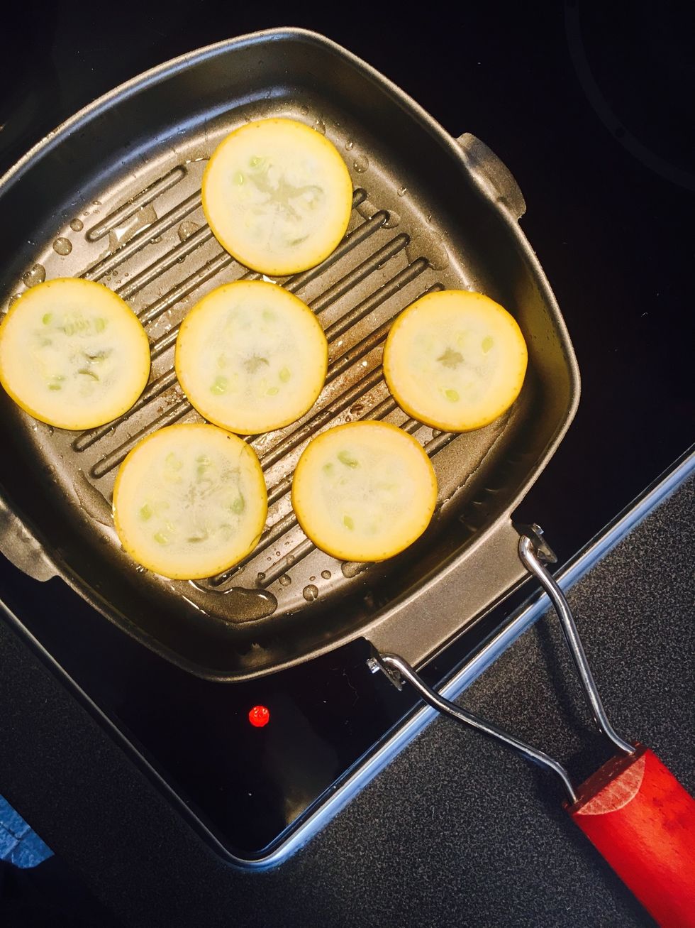 While spaghetti is boiling: grill summer squash in a griddle pan with oil