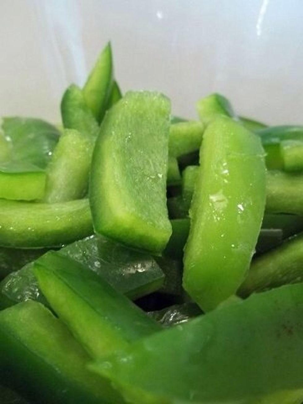 While that's simmering chop up your green peppers they need to be pretty thick but in small/medium pieces shown above.