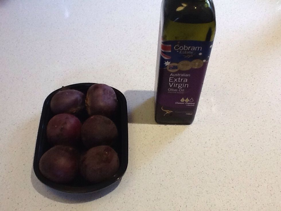 While the burgers are cooking, we will cook the beetroot chips. All you need is olive oil and beetroot.