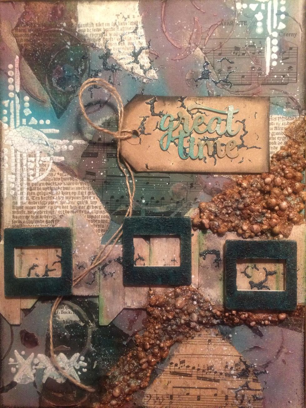 While the canvas was drying, I created the tag and put some colored chipboard text on it. Also I had some slide frames lying around which I gave a patina effect with the patina texture set. And DONE!