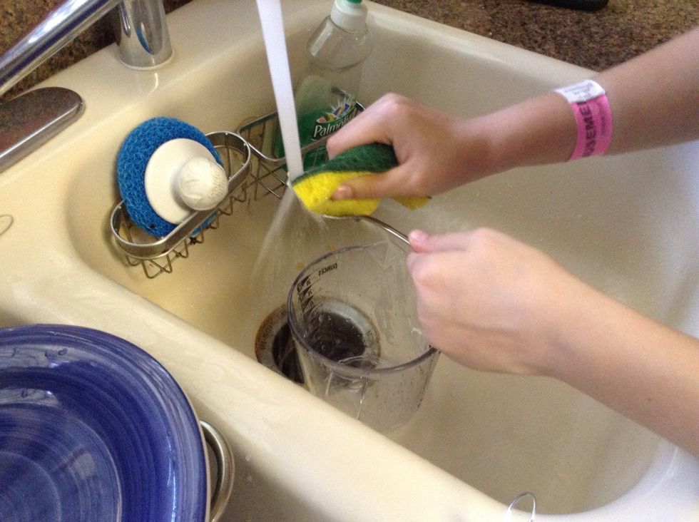 While the cookies are baking might as well clean the remaining dishes.
