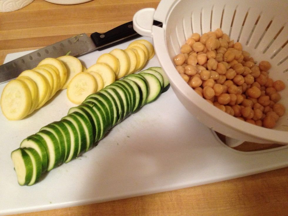 While the meat is cooking, slice the zucchini and yellow squash. Drain the garbanzos.