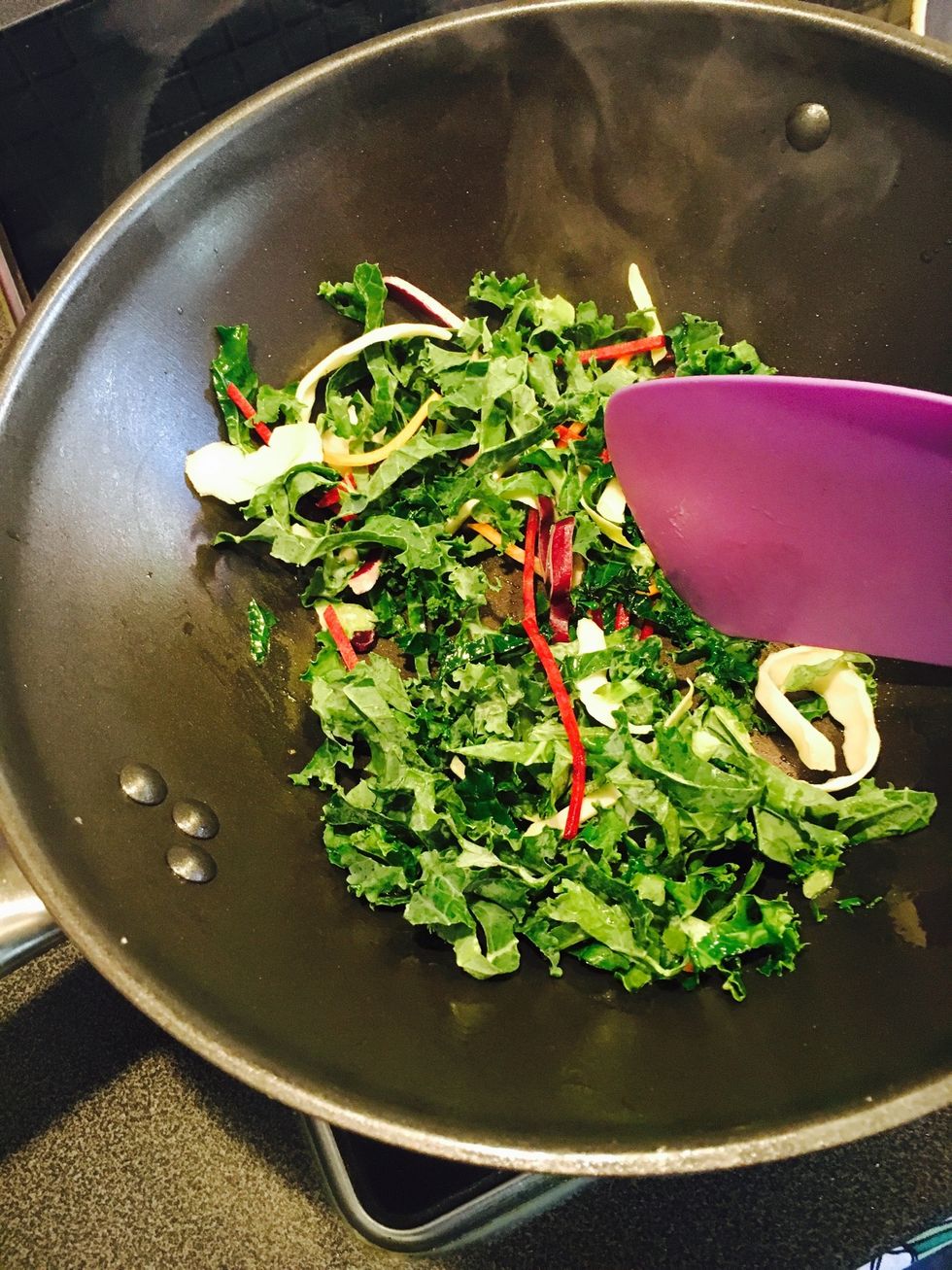 While the meatballs are in the oven: prepare the veg. (My stir-fry mix with kale took 3-4 mins to prepare, so I waited until my meatballs had 5 mins left). Put aside.