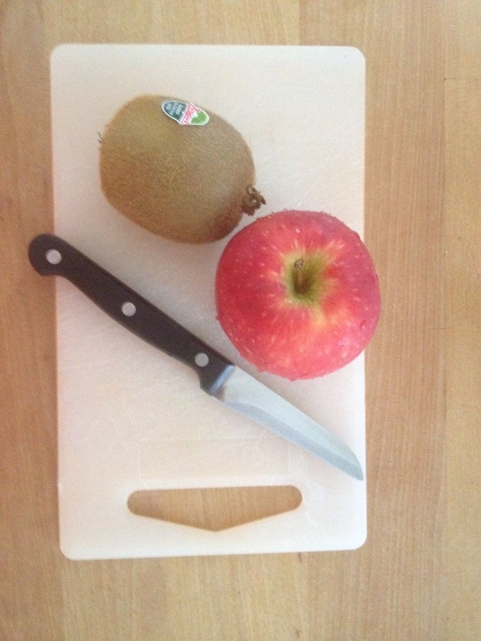 While the milk is warming up you cut your fruits ( e.g. Apples, Kiwis, Bananas..) in little slices.