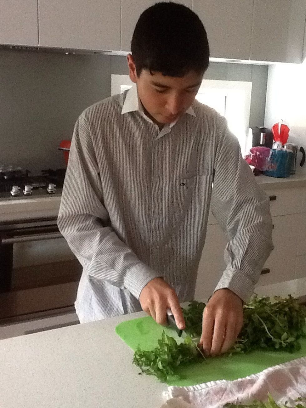 While the pasta is boiling, wash and trim the watercress into small sprigs. Pat dry with a towel.