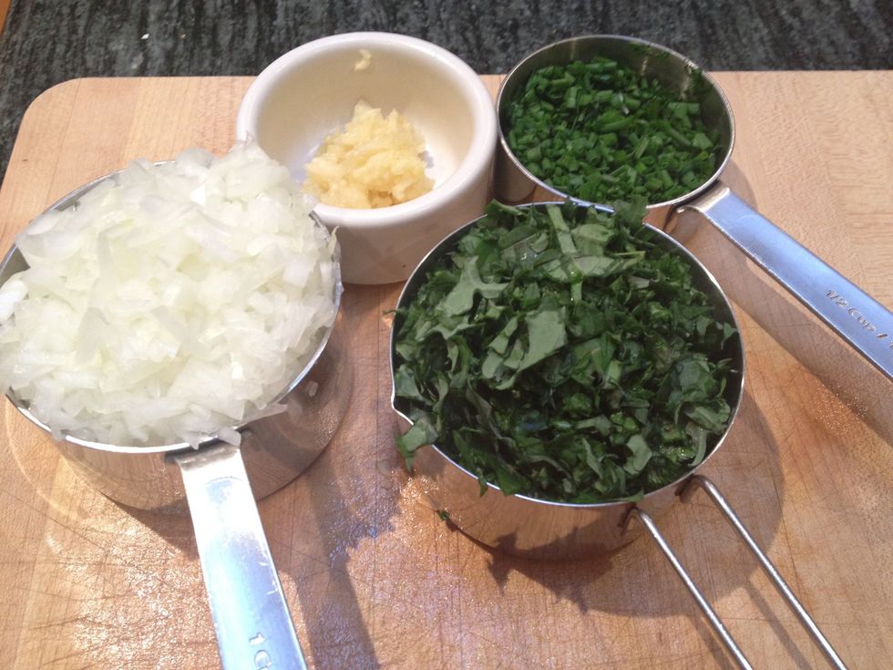 While the quinoa is cooking, prep the onion, kale, garlic and chives.