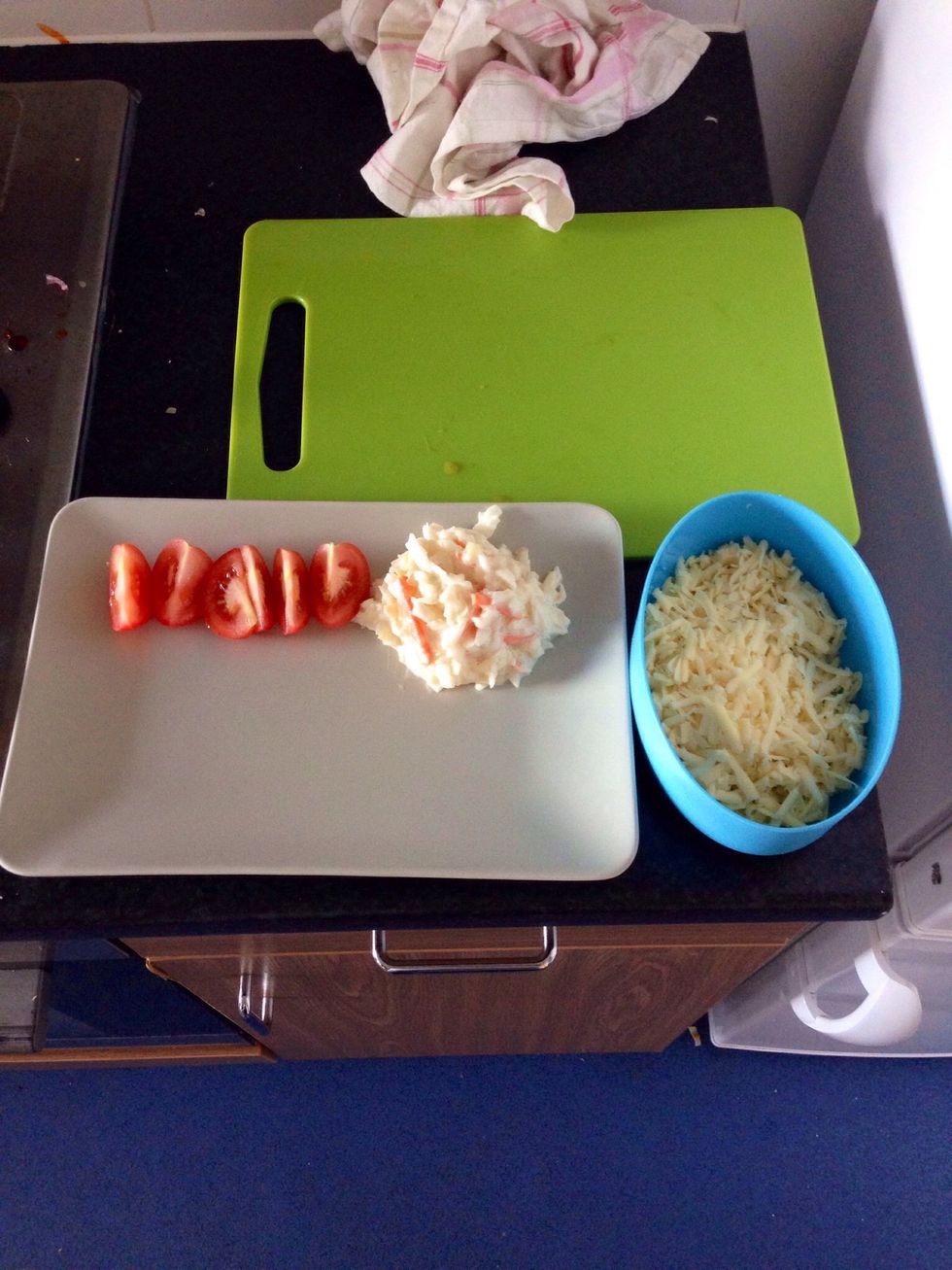 While waiting, prepare grated cheese and tomatoes with coleslaw on your plate.