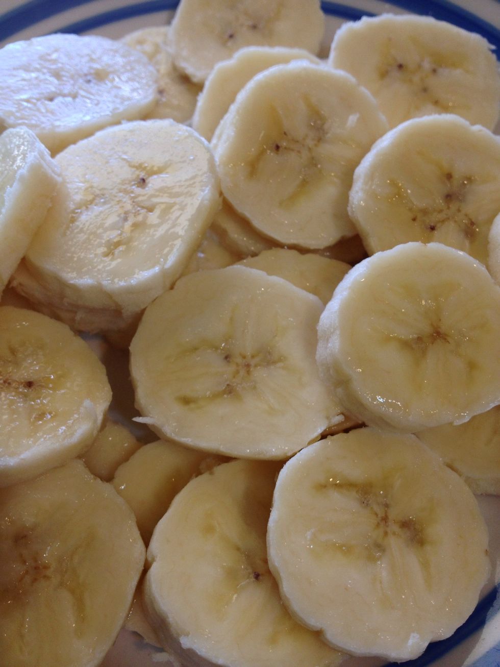 While you wait for your pudding to set (5min) Slice your bananas as thick or thin as you want.