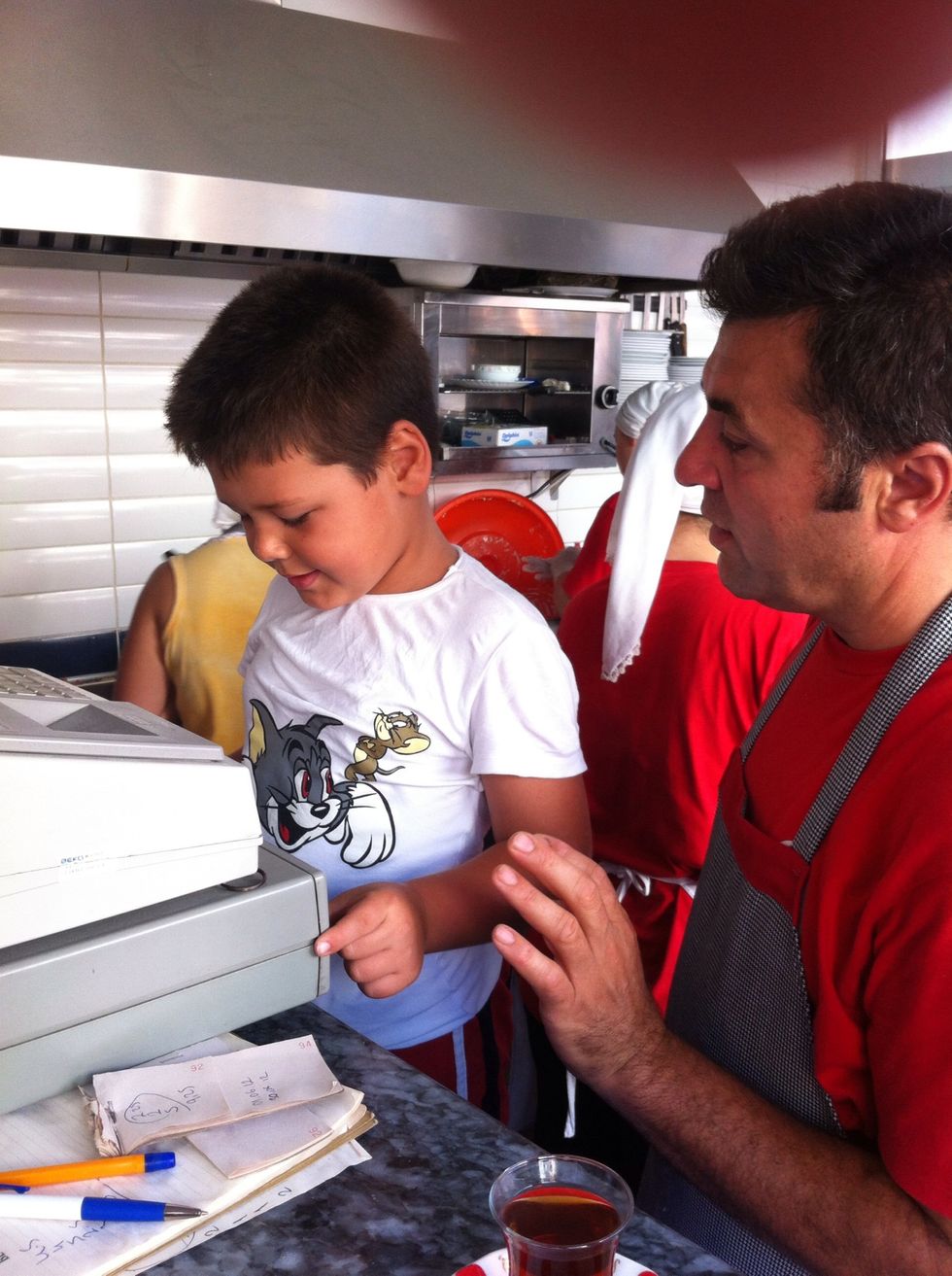 While your dough is having a rest: watch and laugh about a young man trying to learn how the pancake business is going... Go then back to your dear dough... Smile...