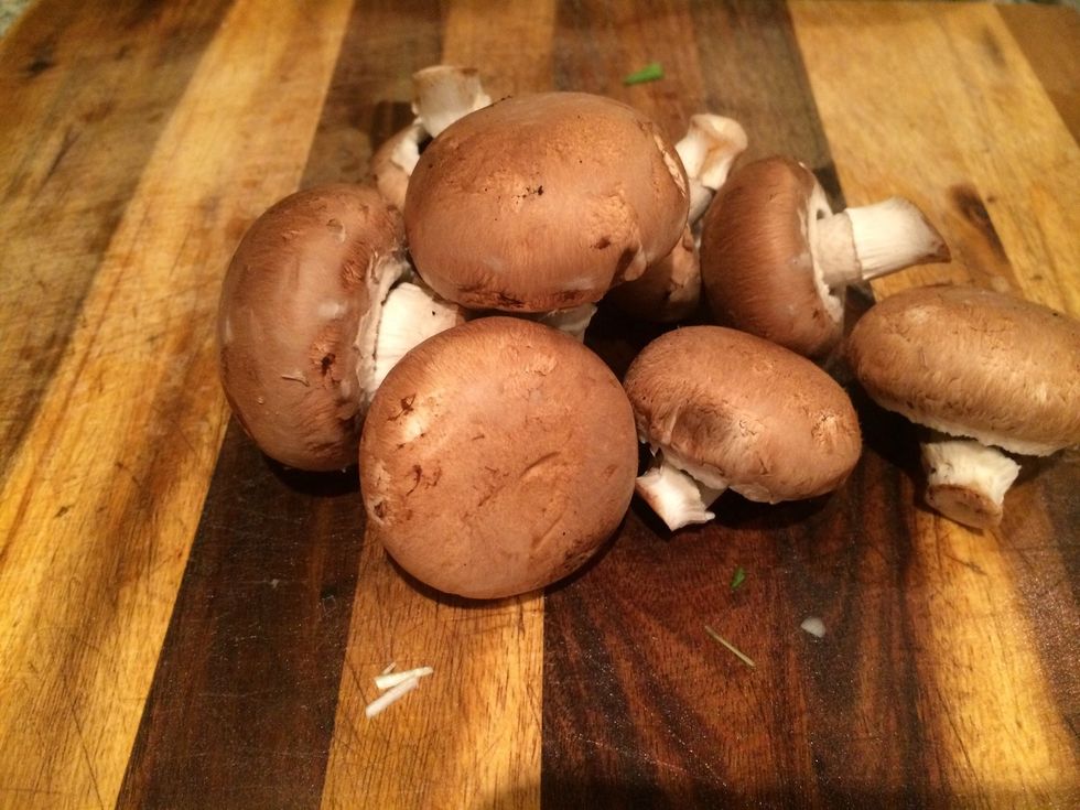 Whilst leeks starting to fry get mushrooms sliced