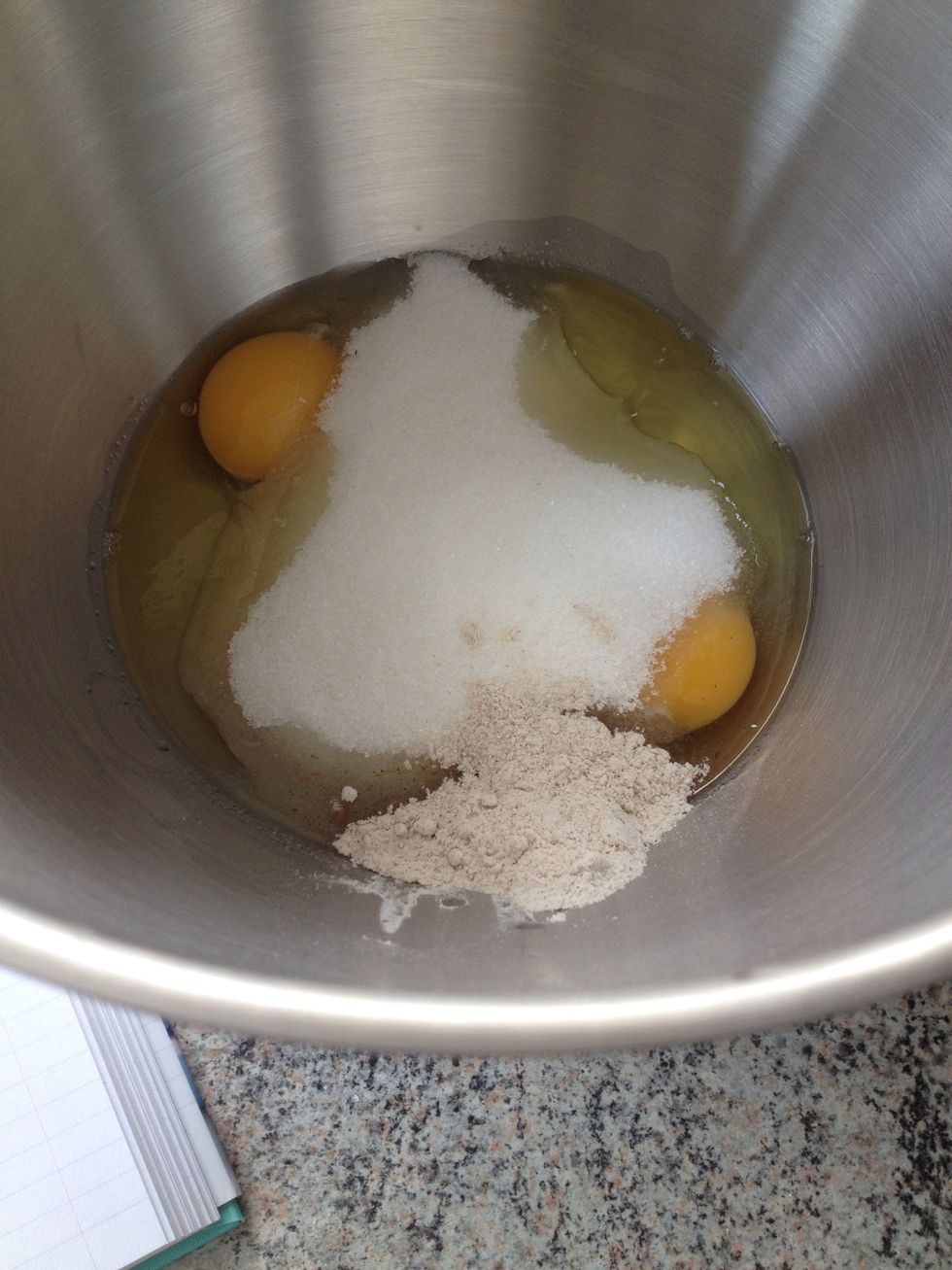Whip eggs, sugar and vanilla sugar until white