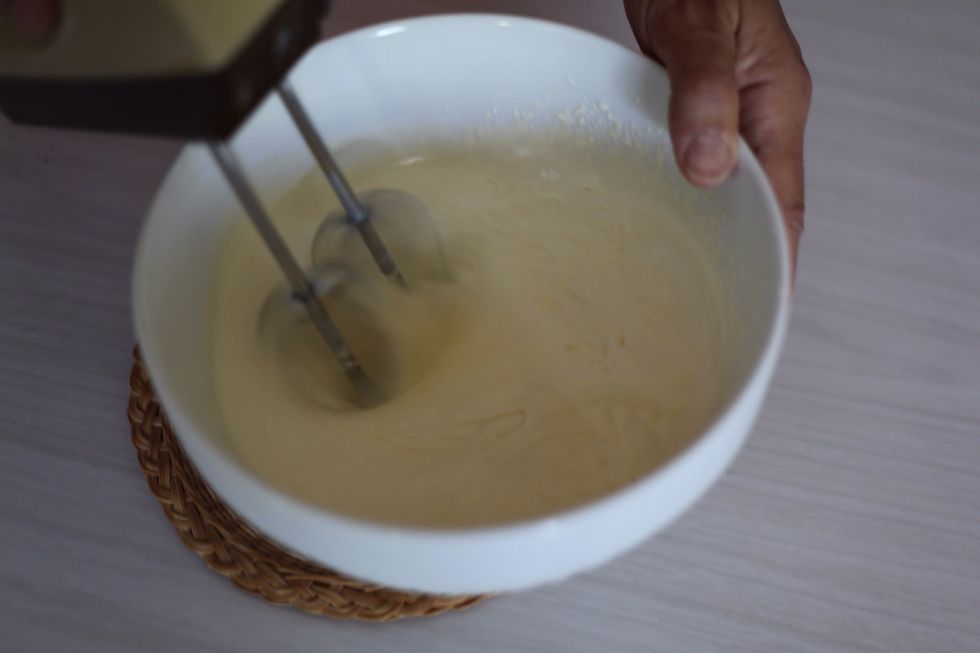 Whip the 300 ml of cream and vanilla essence until the cream is firm. Put the cream in the fridge to rest, so we can continue preparing our other ingredients.