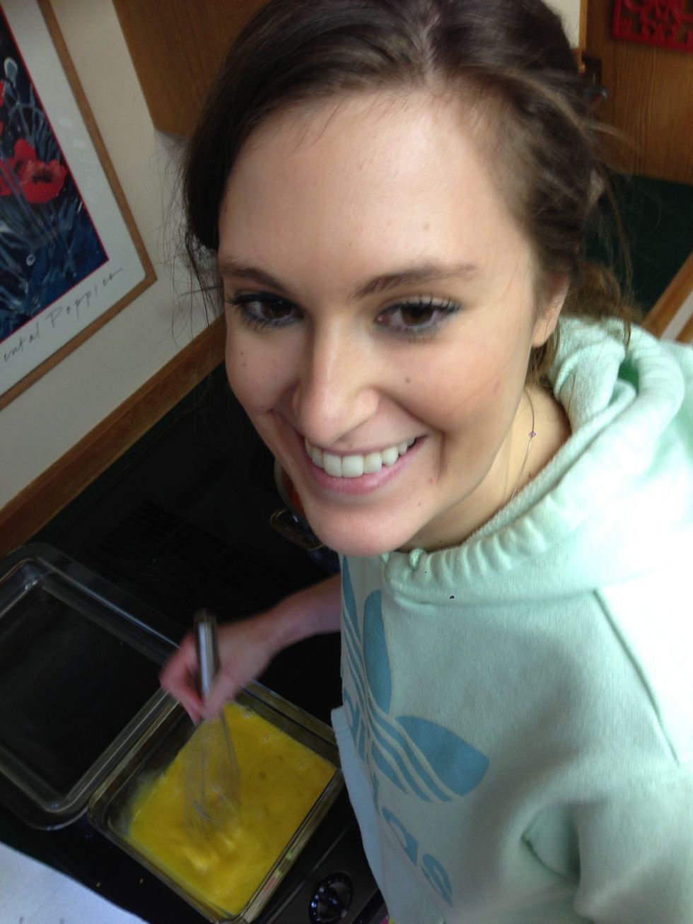 Whisk 6 eggs in a Pyrex dish