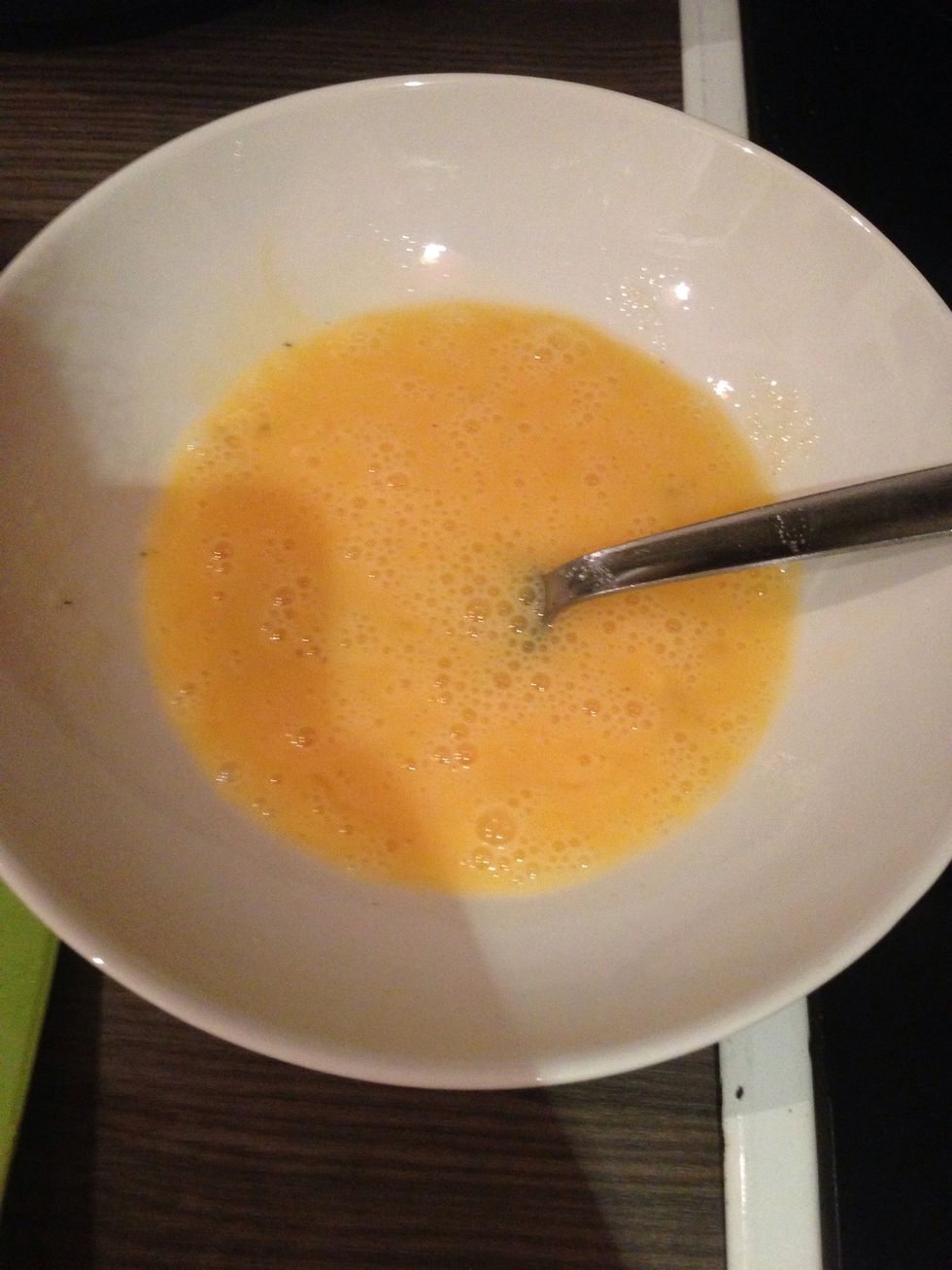 Whisk both your eggs in a seperate bowl and add a small amount of salt and pepper.\ud83d\udc25