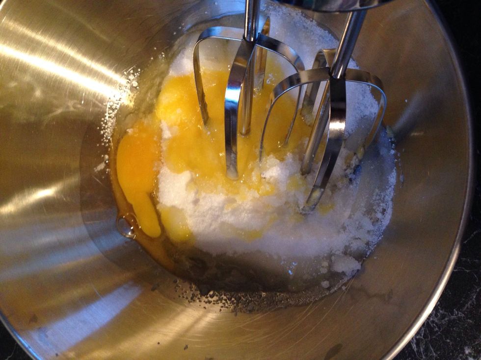 Whisk together 2 \u00bd cup granulated sugar with 2 eggs until it gets fluffy.