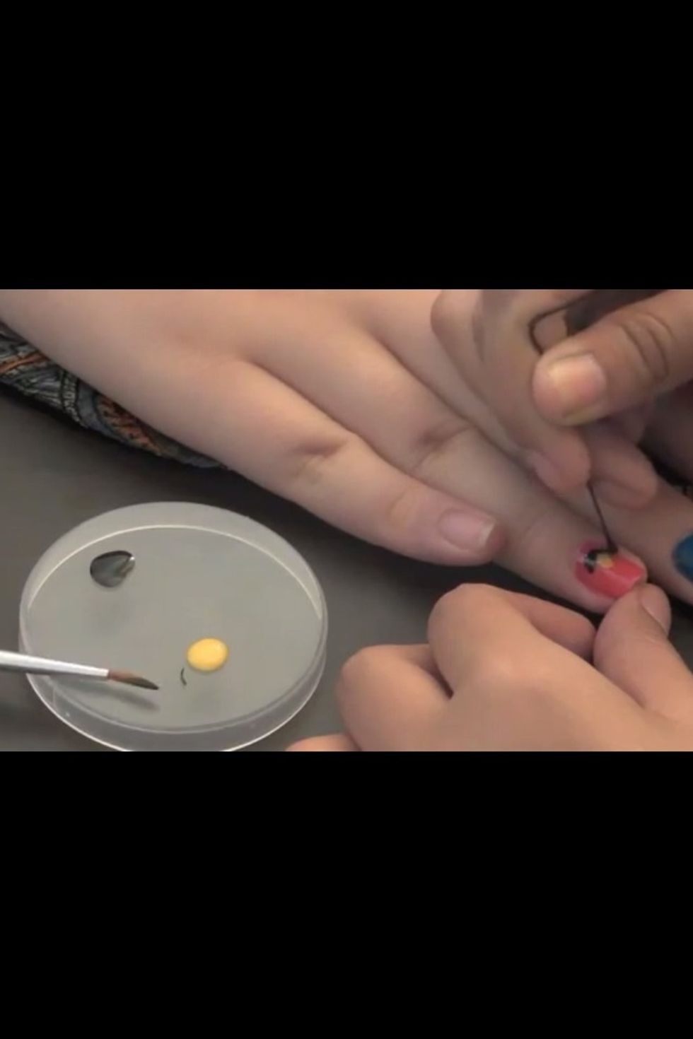 whit yellow color make a big point, this us the nose of elmo