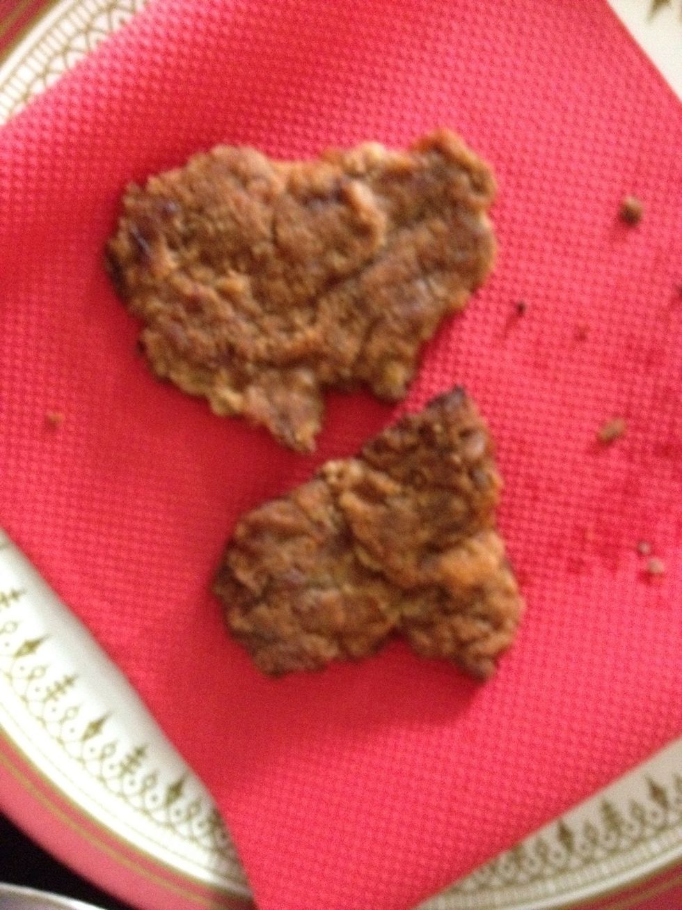 Whn they r done , drain excess oil on kitchen paper. They r ready 2 serve . Serve it hot with some lime wedges n garlic mayonnaise.recipe is for 4 steaks but my husband ate 2 before I could snap it!!