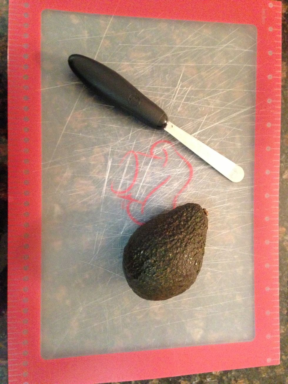 Who does love this "Super Food"? Yes, Avocado... Using The Pampered Chef avocado peeler, we will prepare fresh avocado for both the Fajitas & Salad.