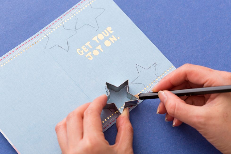 Who says that Christmas cookie cutters only serve one purpose? Turn them into stencils and trace shapes onto your cards. Cut, cut, cut!