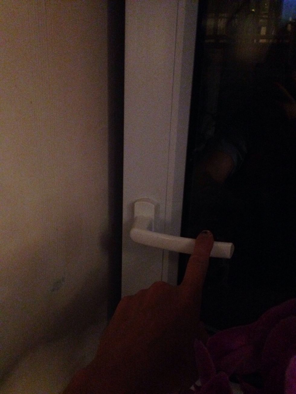 Windows swing open when the handle is perpendicular. Please avoid this position (and either keep closed or do as set out in next step)