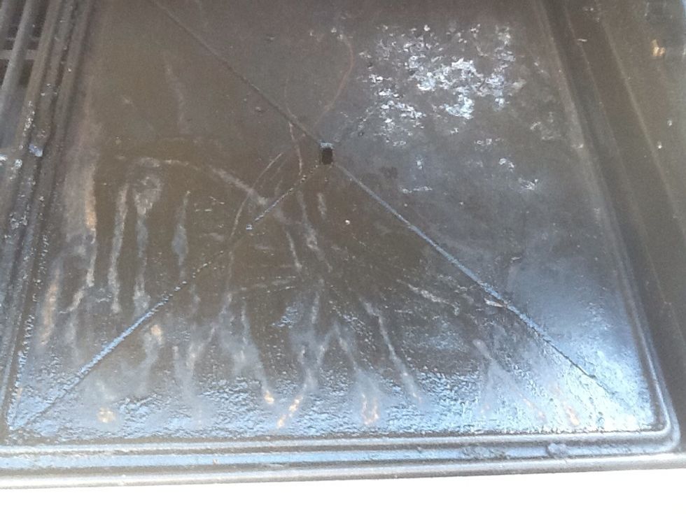 Wipe off the excess oil and charcoal off the barbecue with the newspaper.