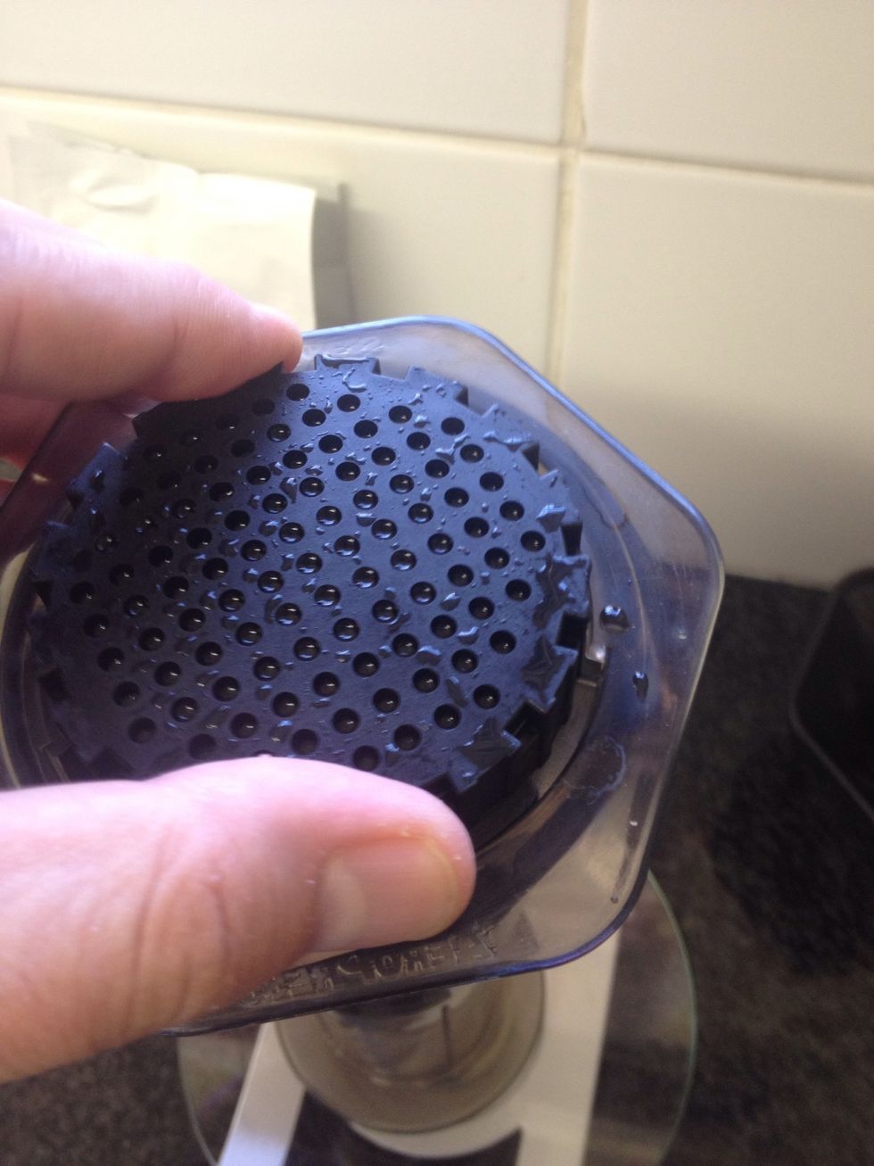 With 5 seconds of steep time left, fit the filter basket to the inverted press.