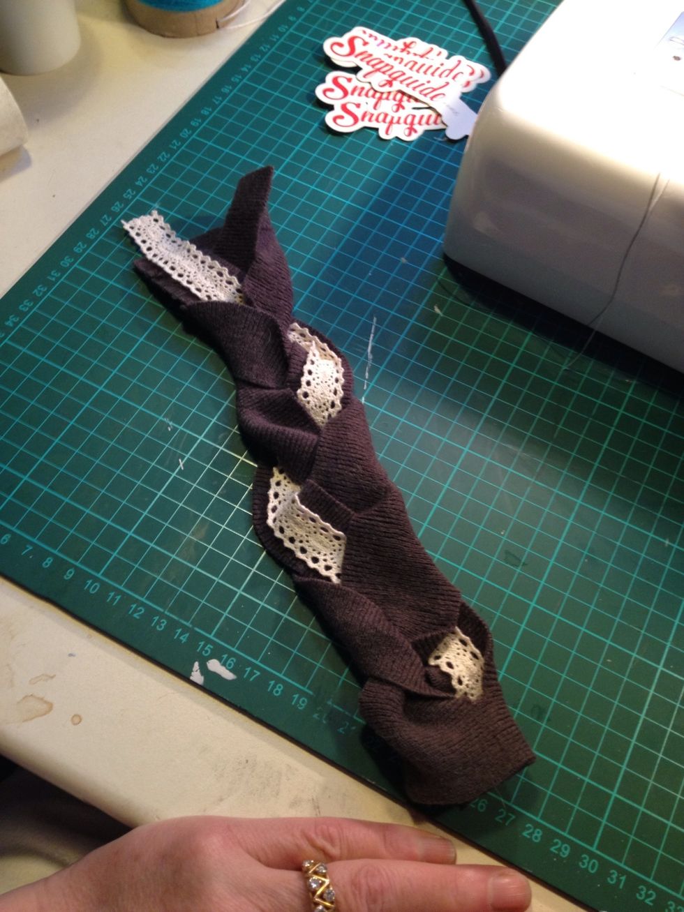 With a bit if patience I got the end bit untangled. Sorry about the coffee stain on the table, but I can't work without coffee and I'm clumsy. Sew the ends together inside out.