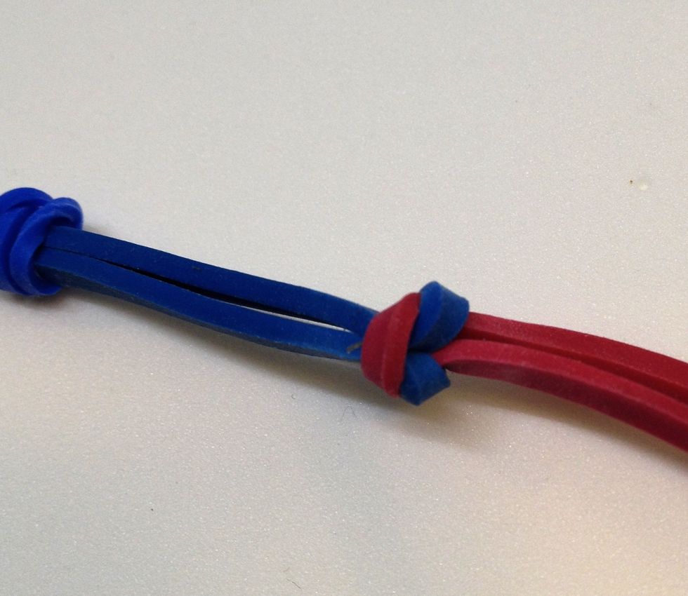 With a bit of adjustment you can get it just right so that there are no twists in the rubber bands between the joins. It also reduces the potential knots and improves the playability.