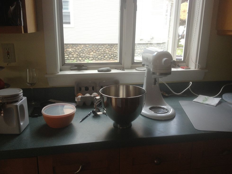 With a electric mixer mix the egg whites to white fluff then add sugar and mix until mixture hold itself on whisk