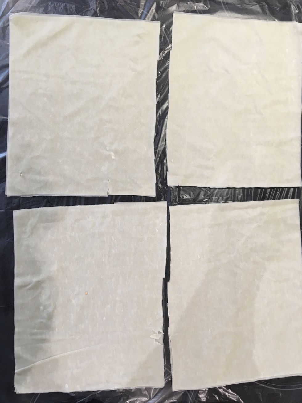 With a knife ( and not with scissors) Cut them into 4 parts.
