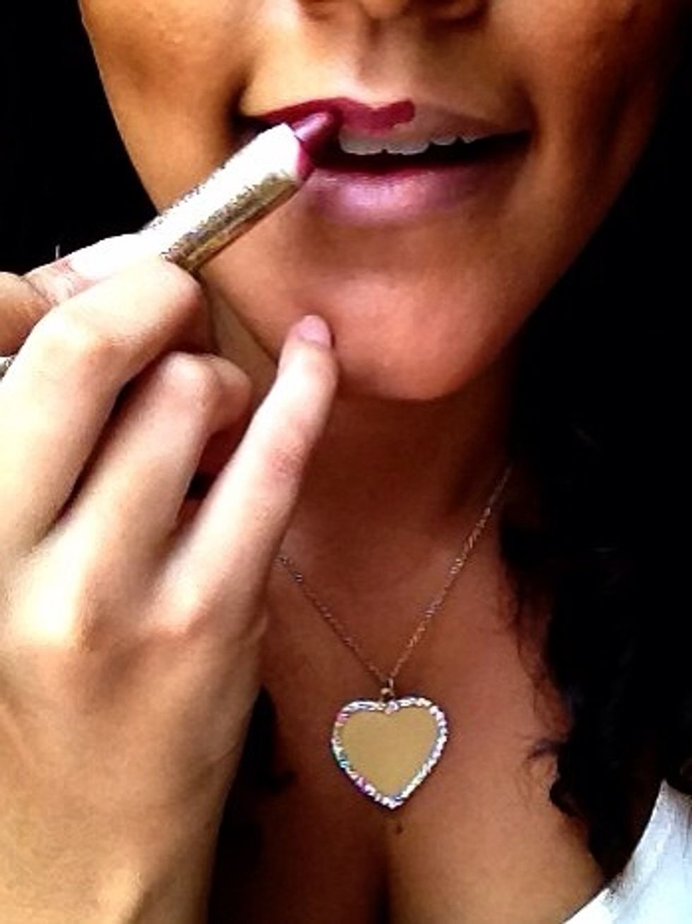 With a lip pencil that matches your lipstick as closely as possible, line the outer part of your lip.