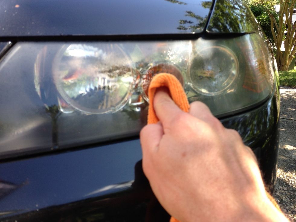 With a microfiber cloth, rub the sealant into the lens.
