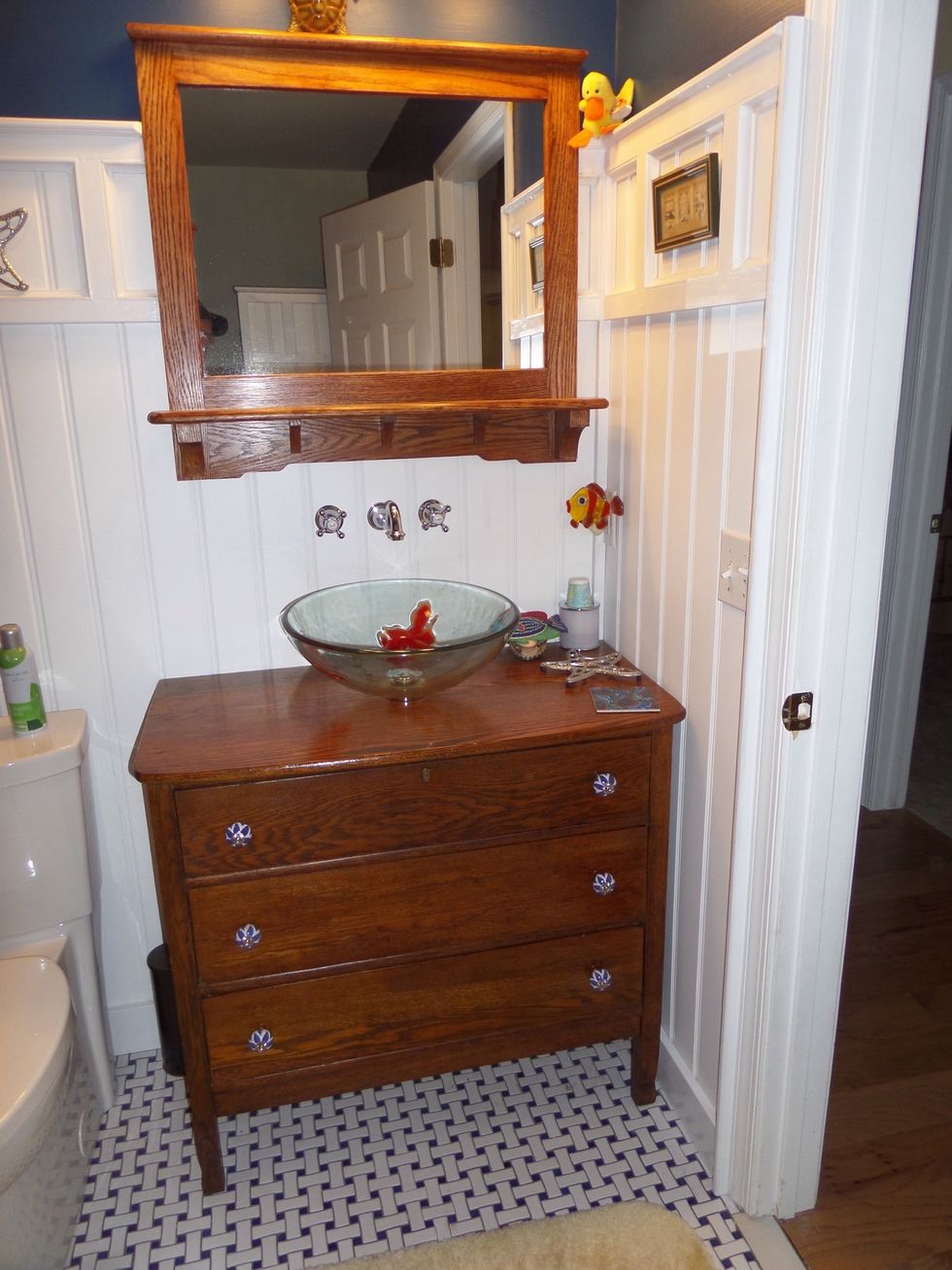 With all that experience, make a matching framed mirror.