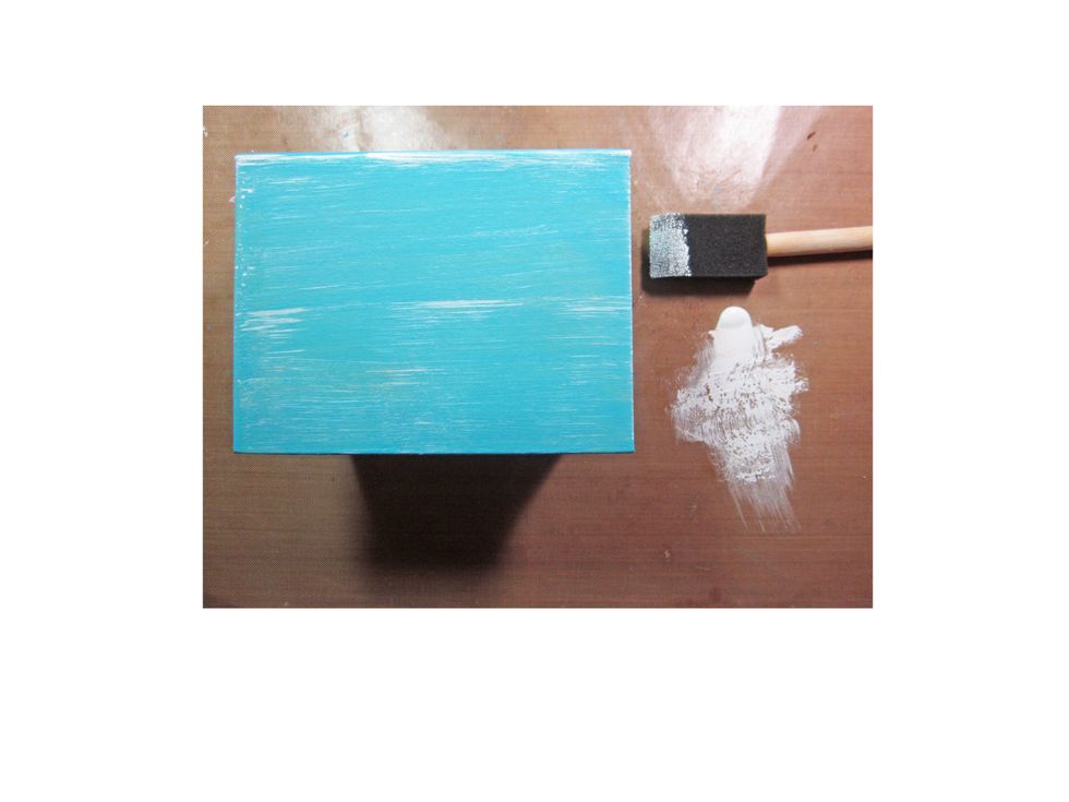 With just barley dragging the paint loaded sponge over the surface you'll achieve this look.