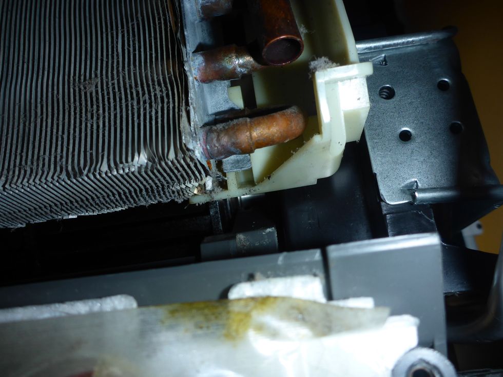 With some gentle wiggeling, the crossfan assembly should pull straight down and come off.