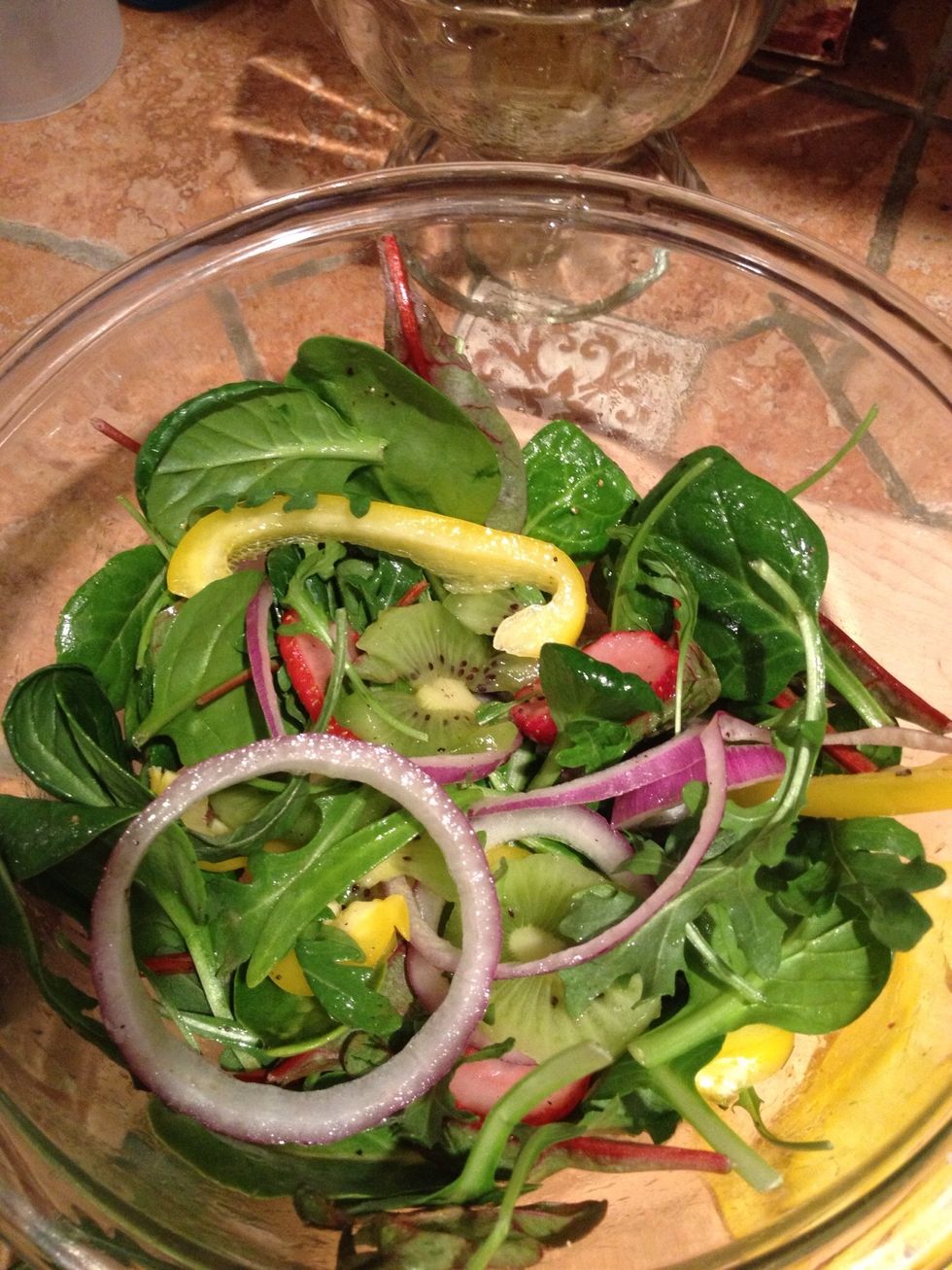 With tbsp drizzle layer of pear vinegarette and mix first layer!