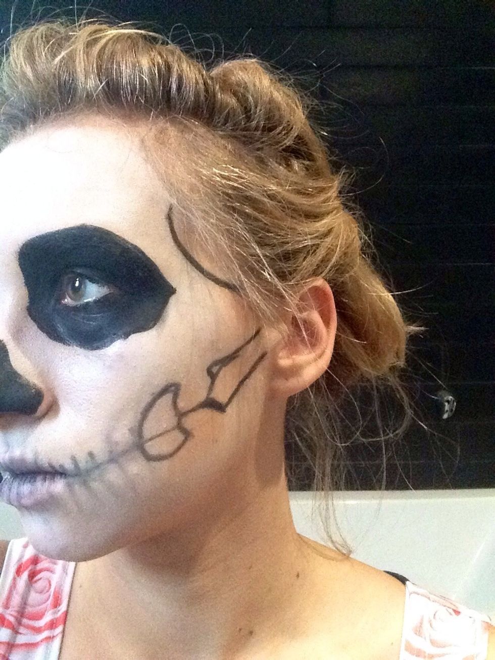 With the black pencil draw your bones ( it don't have to be perfect ). Then fill it and fix with eyeshadow