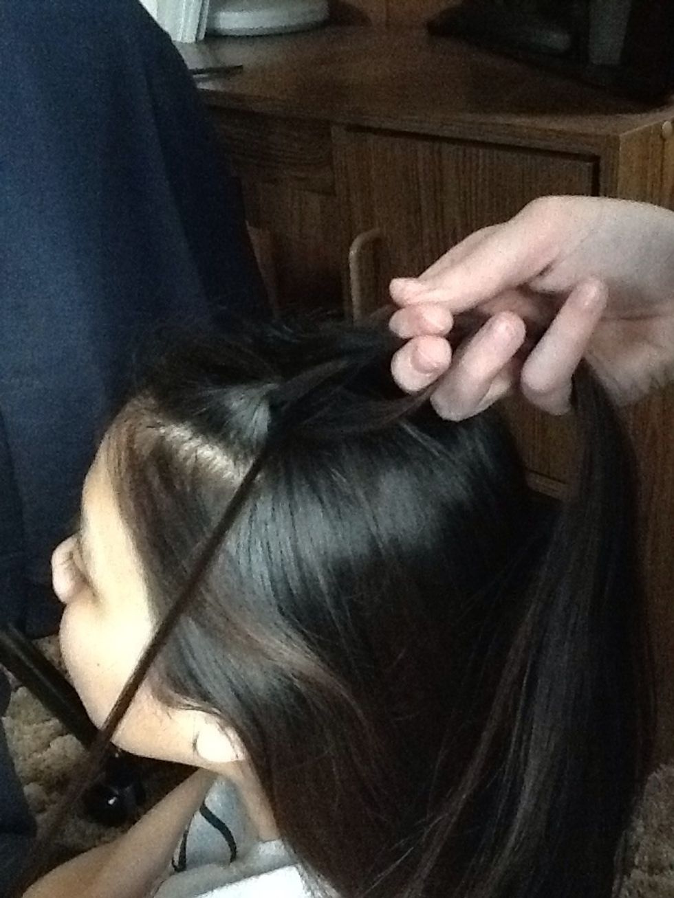 With the bottom section pull a small piece out and have the person hold onto it.