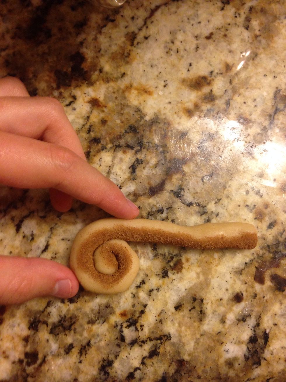 With the cinnamon strip facing inside, roll the rope into a little swirl.