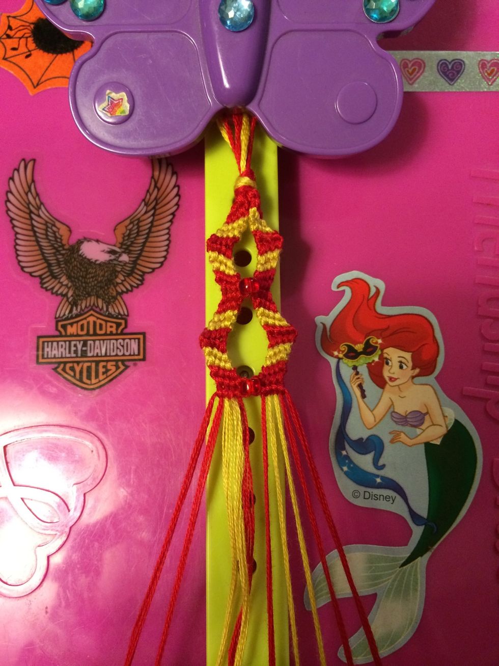 With the red bead placed and the two rows in to secure it it's time to knot some more.