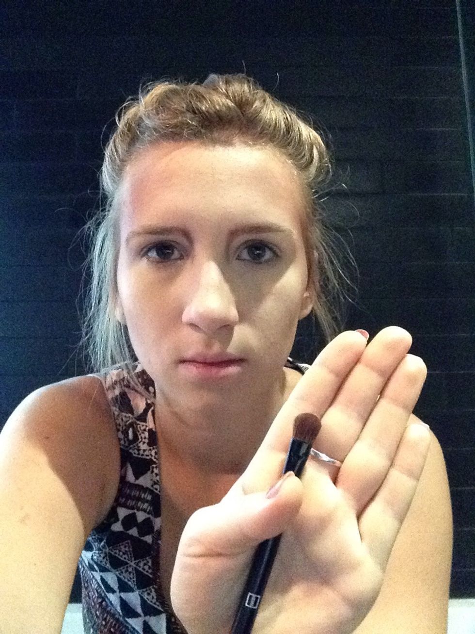 With the same color, create a crease from your brows to your nose. Don't worry !