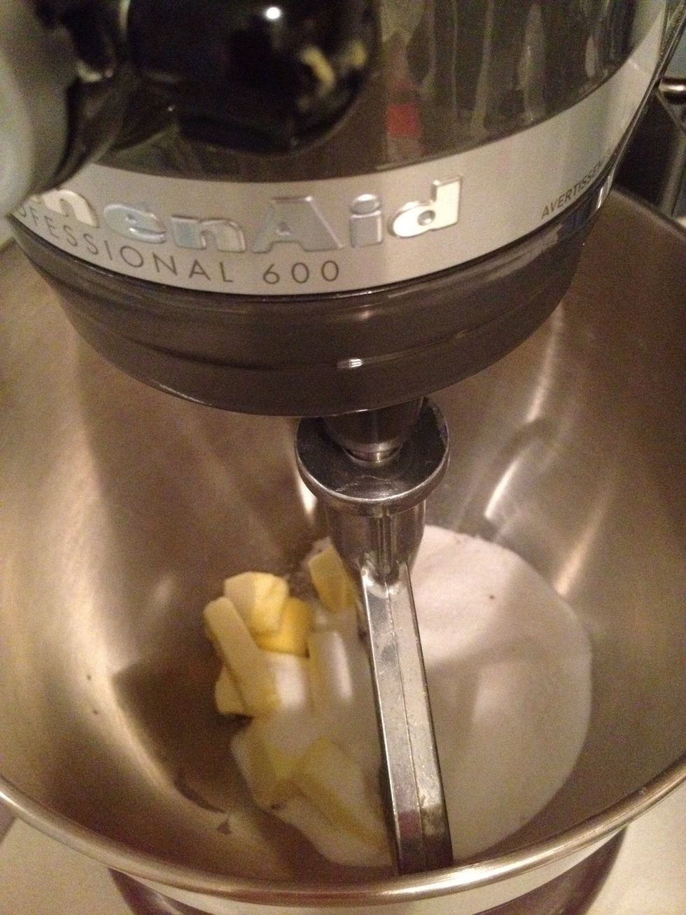 With the stand mixer use flat blade in creaming butter and sugar. Start on low for 1 min and 5 min on high until creamy and fluffy.