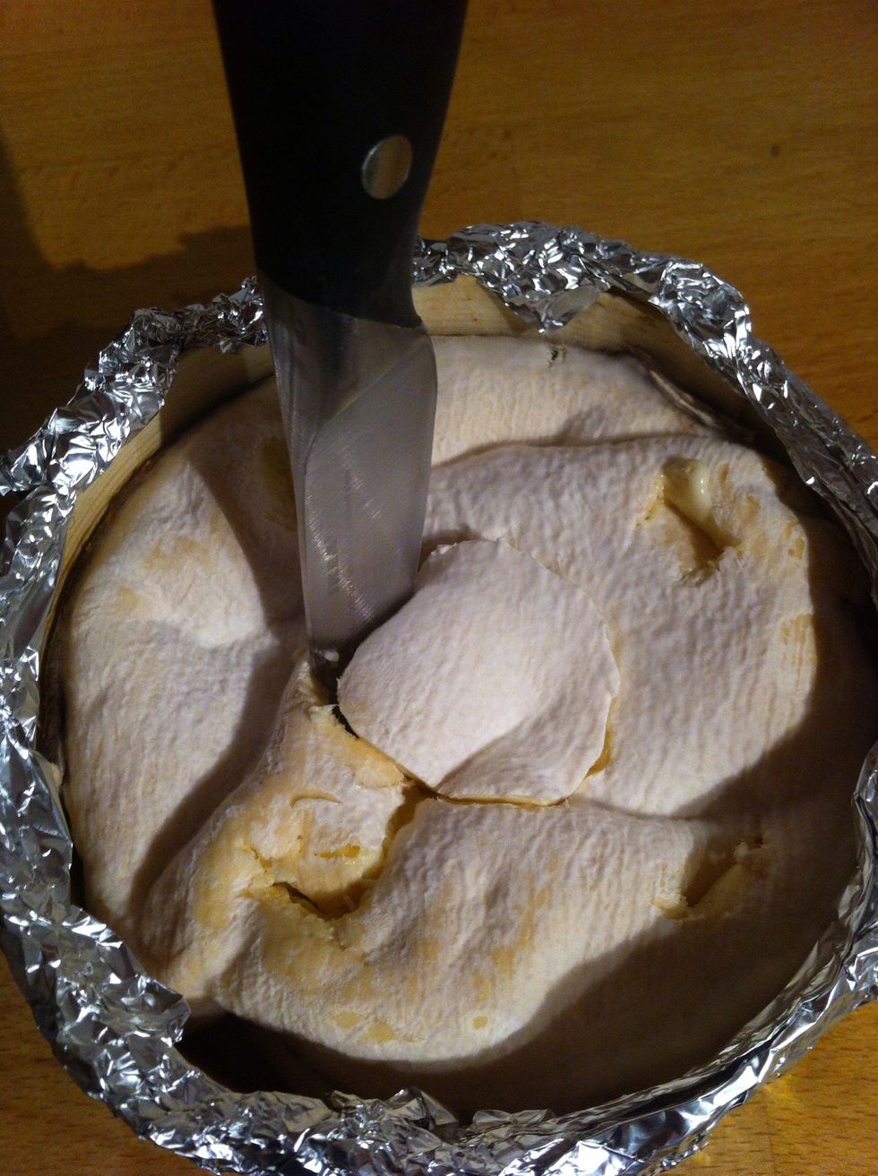 With the tip of a knife, make a small hole in the center of the cheese