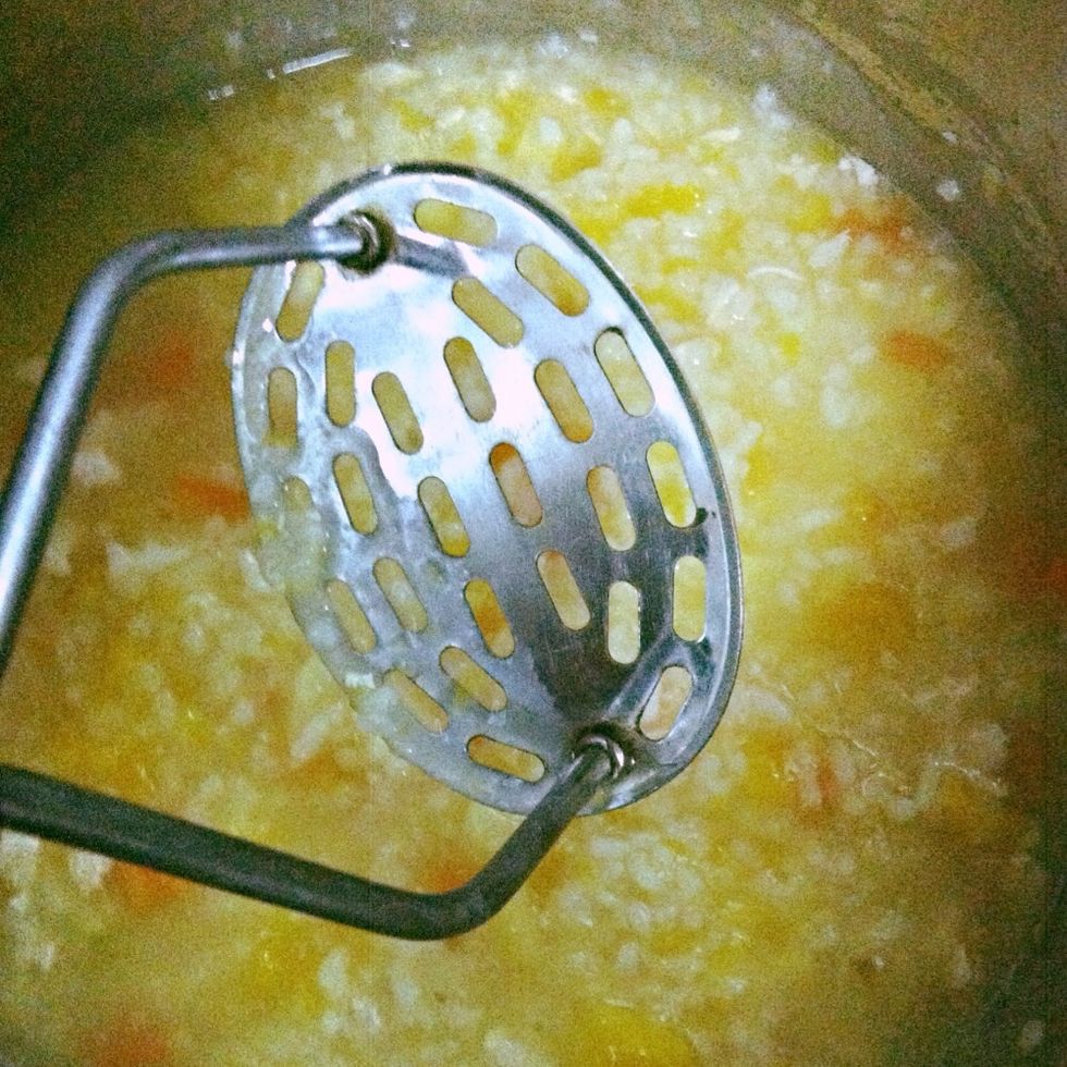 With this tool you can smash the veg into smaller pieces.