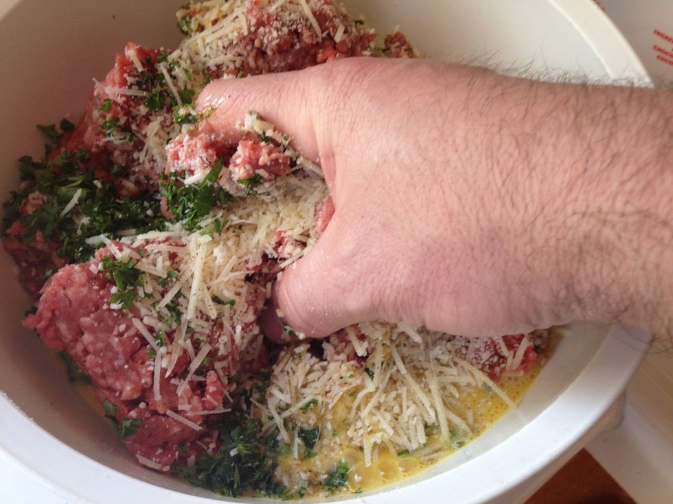 With your hands mix all the ingredients