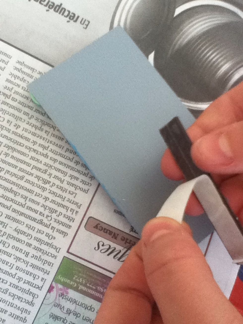 Withdraw the paper from behind the magnet.